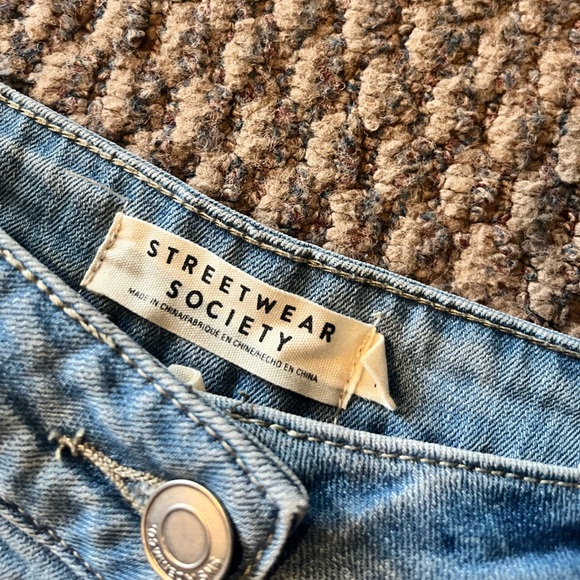 Women’s Denim Skirt - Picture 3 of 3